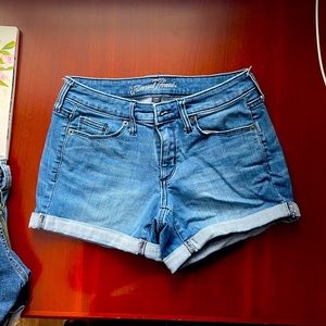 Universal Thread mid rise midi Jean shorts